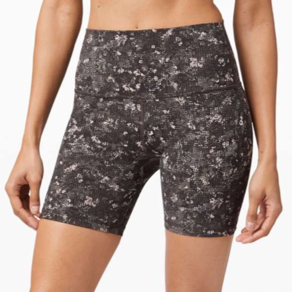 Lululemon Align 6" multi-patterned bike shorts - Picture 2 of 7